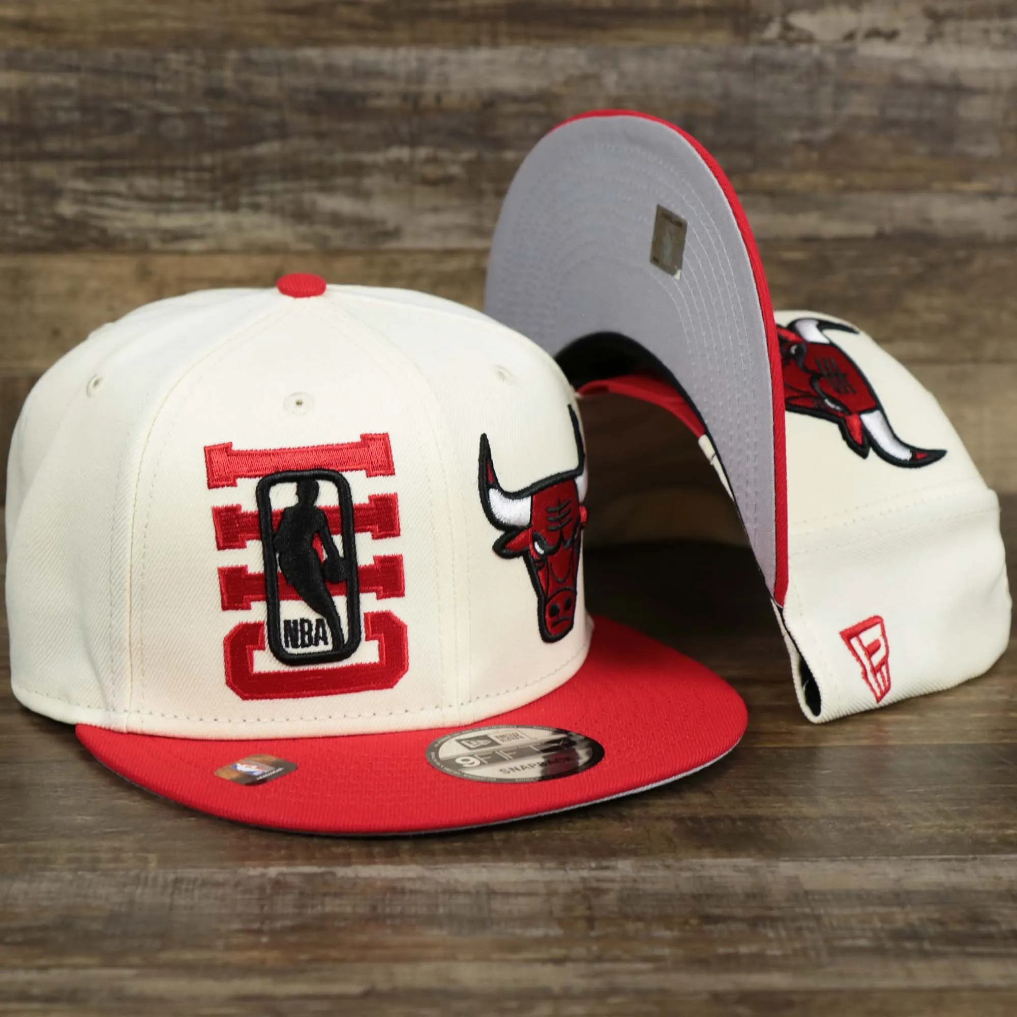 Chicago Bulls NBA 2022 Draft Gray Bottom 9Fifty Snapback | New Era Cream/Red