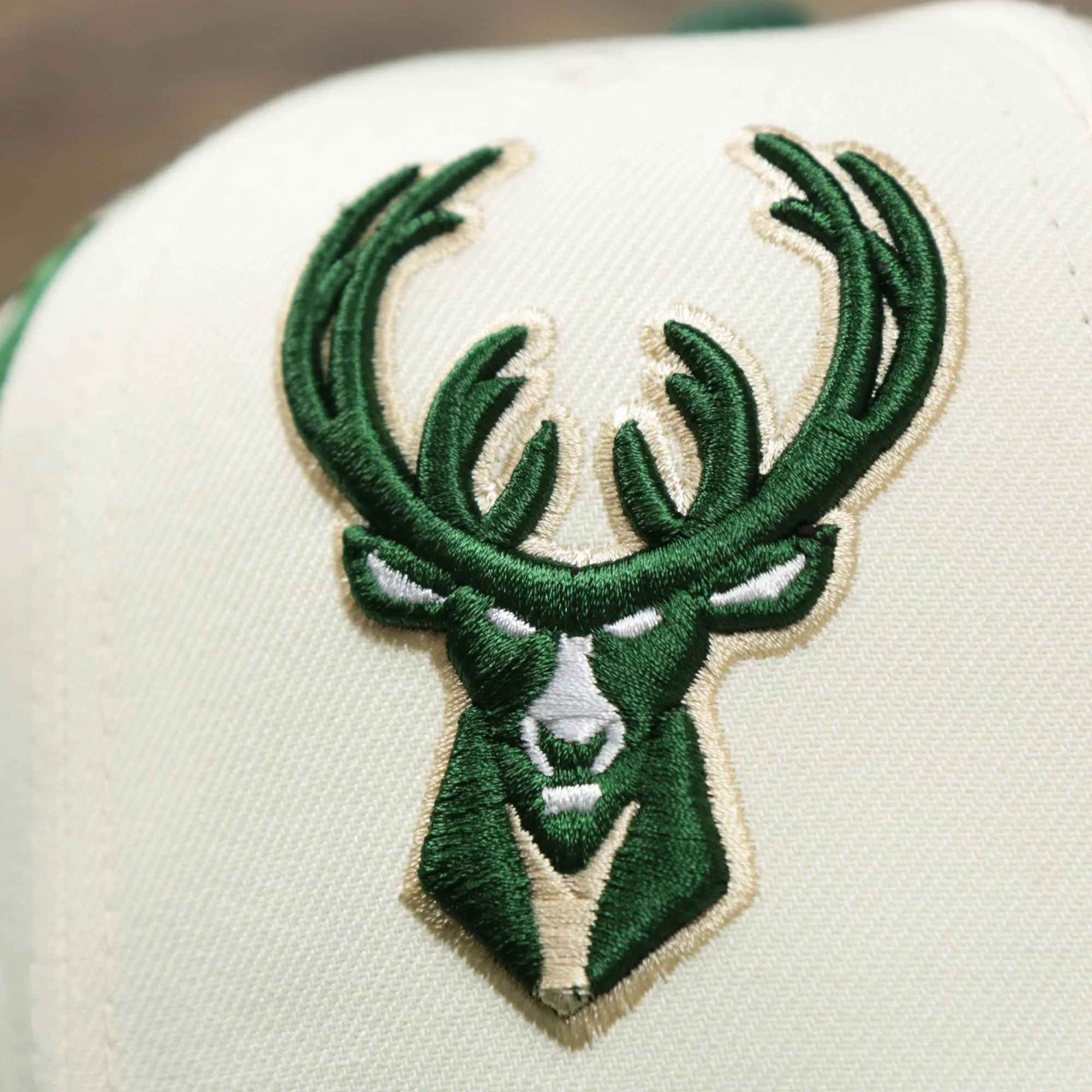 Milwaukee Bucks NBA 2022 Draft Gray Bottom 9Fifty Snapback | New Era Cream/Green